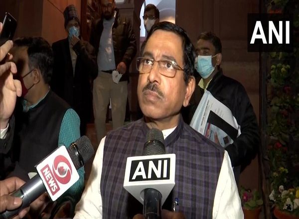 India News | Pralhad Joshi Calls Rahul Gandhi 'mindless Leader' Who Needs Lessons in History