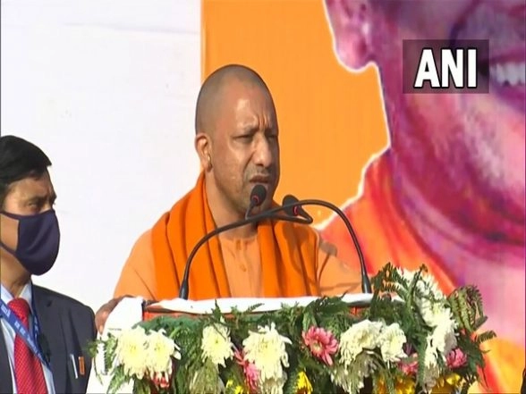 Uttar Pradesh Assembly Elections 2022: Earlier Bombs Were Thrown at Innocent Citizens, Now Kanwar Yatras Are Taken Out to Chants of 'Bum-Bum-Bhole', Says Yogi Adityanath