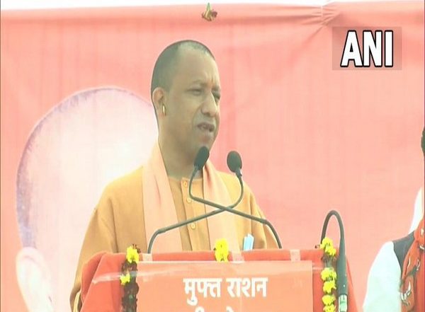 Samajwadi Party Giving Shelter to Terrorists, Playing with Security of Country, Says Yogi Adityanath