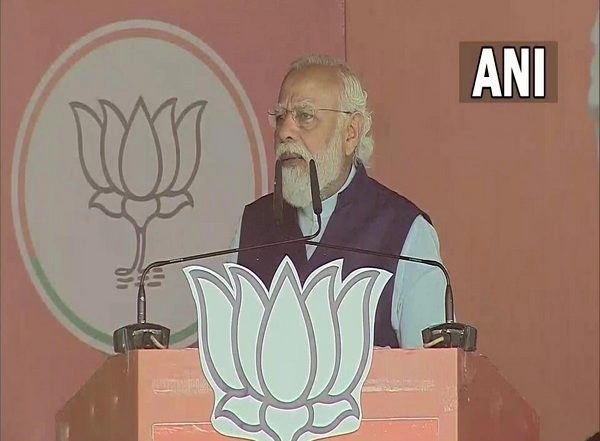 Uttar Pradesh Assembly Elections 2022: PM Narendra Modi Slams Opposition Parties Over Job Promises, Says ‘Yogi Adityanath Govt Gave 5 Lakh Jobs in 5 Years’