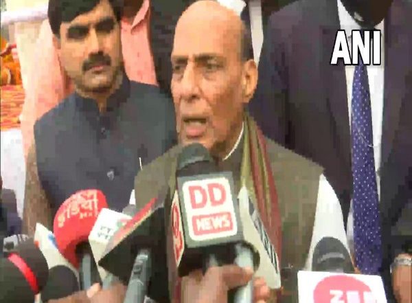 India News | India Wants Peace to Prevail, No Situation Promoting War Should Arise: Rajnath Singh on Russia-Ukraine Crisis