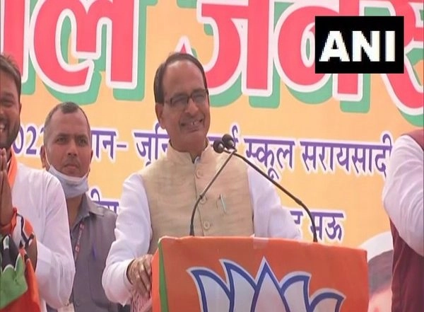 Uttar Pradesh Assembly Elections 2022: ‘Criminals Are Trembling With Fear Under Yogi Adityanath Who Flourished During Akhilesh Yadav’s Regime’, Says Shivraj Chouhan