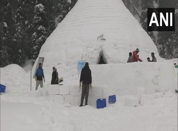 Igloo Cafe in Jammu and Kashmir's Gulmarg Becomes New Tourist Attraction (View Pics & Video)
