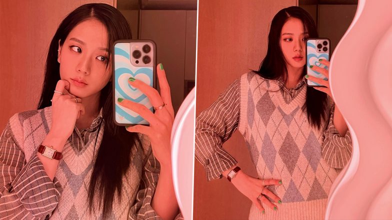 BLACKPINK and Snowdrop Star Jisoo Drops An Array of Mirror Selfies but It’s Her Sweater Vest That Has Our Heart (View Pics)