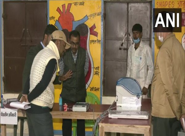 India News | Samajwadi Party Alleges Discrepancies in VVPAT, Claims BJP's Slip Issued Upon Voting SP