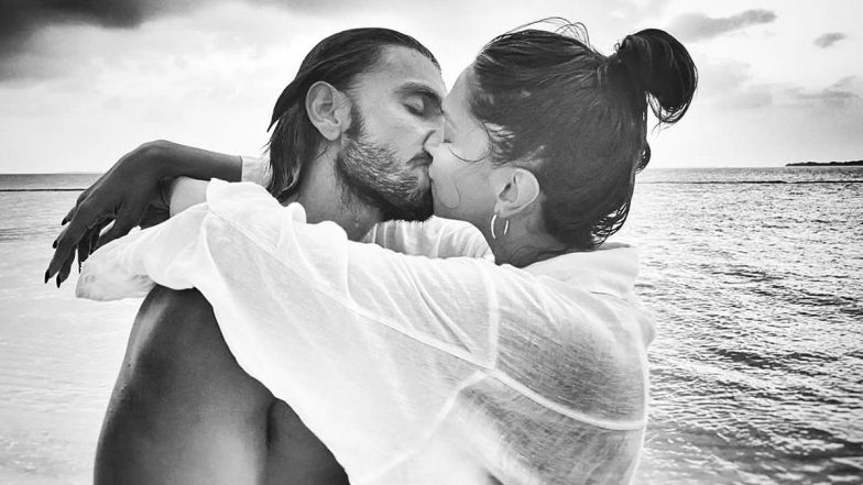 Ranveer Singh Kisses Deepika Padukone As He Lauds Her Performance in Gehraiyaan (View Pic)