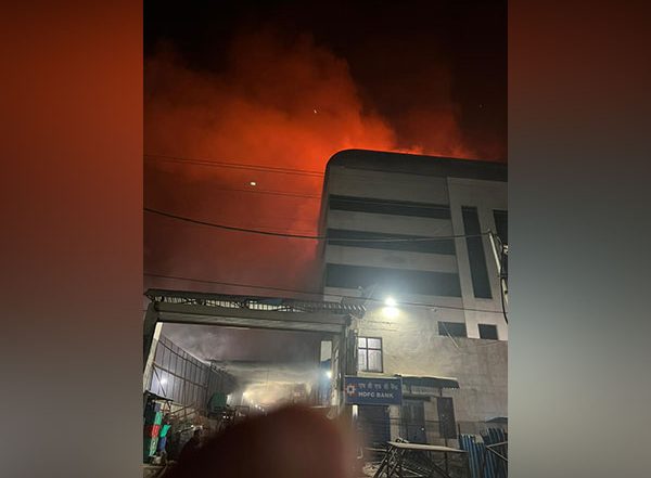 India News | Haryana: Major Fire Breaks out at a Factory in Sonipat's Kundli Industrial Area