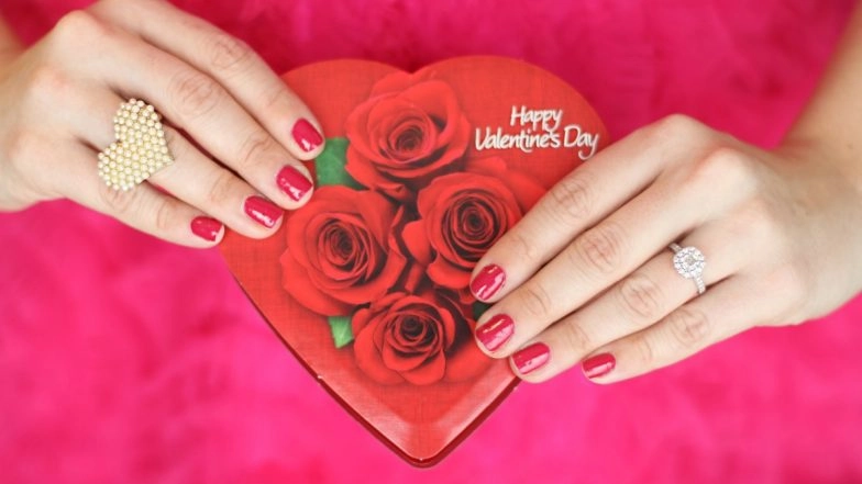 Gift Ideas for Valentine Week 2022: 5 Thoughtful Gifts You Can Present to Your Girlfriend or Wife!