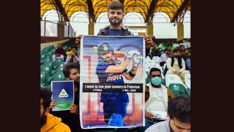 Virat Kohli in PSL? Poster of Indian Star Batter Held by Fan During Pakistan Super League 2022 Match Goes Viral (See Pic)