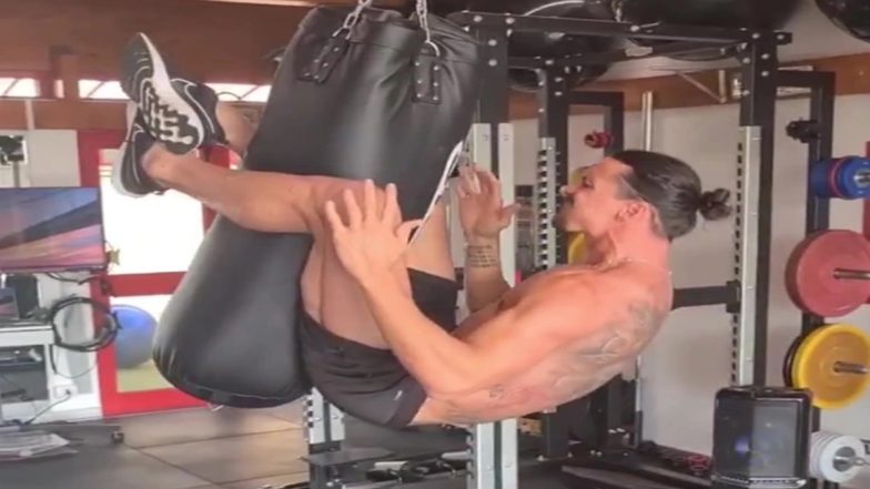 Zlatan Ibrahimovic Defies Age in his Latest Workout Video! AC Milan Forward Does Sit-Ups From Hanging Punch Bag (Watch Video)