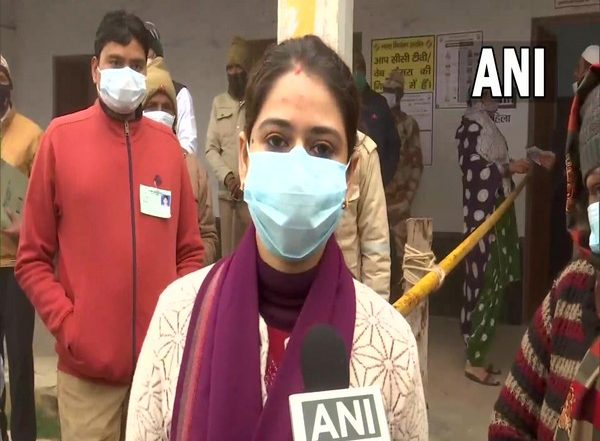 Uttar Pradesh Assembly Elections 2022: EVMs Facing Issues Replaced in Shamli District