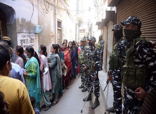 India News | Assembly Elections 2022: UP Records 22.62 Voter Turnout Till 11 Am, Pilibhit Seat Continues to Take Lead