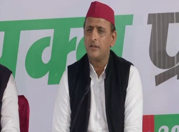 India News | Another Budget Comes to Pick the Pocket of the Common Man: Akhilesh Yadav Takes Swipe at Centre over Union Budget