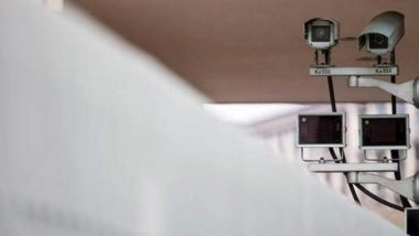 World News | Afghanistan: Armed Men Steal Health Center Equipment in Kabul