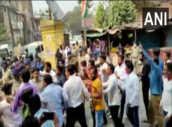 Gujarat: Communal Clashes in Himmatnagar, Khambhat During Ram Navami Processions; Shops, Vehicles Damaged, Cops Fire Tear Gas Shells