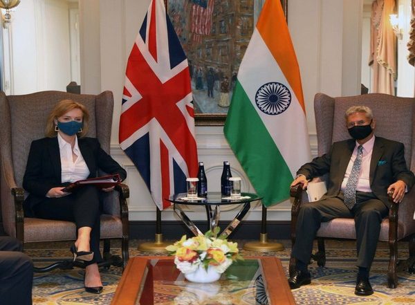 World News | In Phone Call, Jaishankar, UK Foreign Secy Liz Truss Exchange Perspectives on Ukrainian Situation