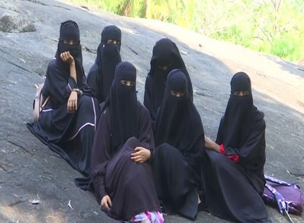 India News | Karnataka: Students Continue to Protest in Udupi Against Hijab Ban