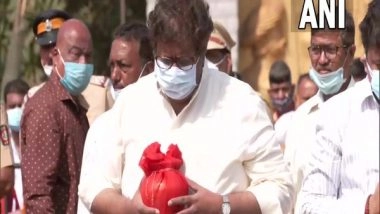 Entertainment News | Lata Mangeshkar's Ashes Collected by Her Nephew Adinath from Shivaji Park