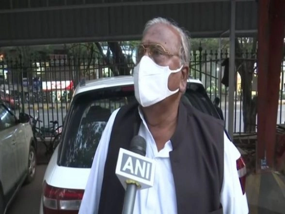 Hanumantha Rao Warns Telangana CM K Chandrashekar Rao, Ask Him to Take Back 'Rewriting Constitution' Remark