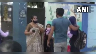 India News | Hijab Row: Arguments Erupt Between Parents and Teacher, Students Asked to Take off Hijab in Karnataka