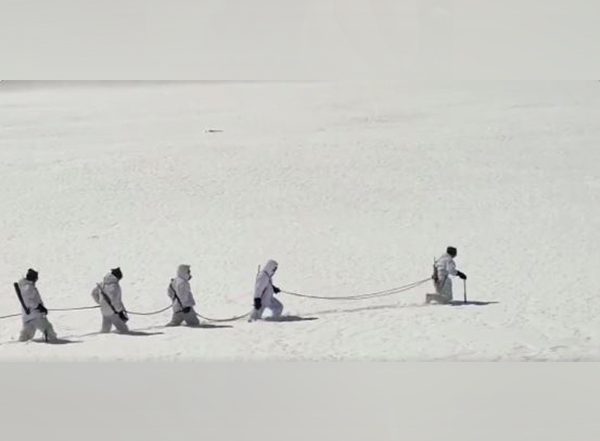 India News | Uttarakhand: ITBP Personnel Patrol Snow-bound Area at 15,000 Ft in Sub-zero Temperatures