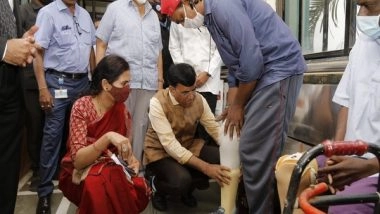 India News | Health Minister Mansukh Mandaviya Helps Differently-abled Man Wear Prosthetic Leg, Terms It as an 'unforgettable' Moment
