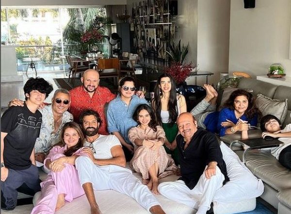 Entertainment News | Hrithik Roshan's Rumoured Girlfriend Saba Azad Joins Roshan's Family over Lunch