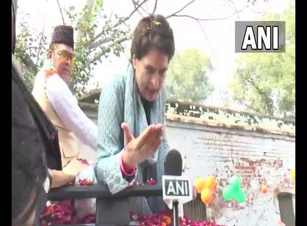 Uttar Pradesh Assembly Elections 2022: Vote on Unemployment, Inflation, Crimes Against Women, Says Priyanka Gandhi Vadra to People of UP