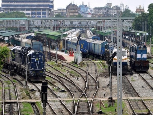 Local Train Crashes into Platform in Chennai 