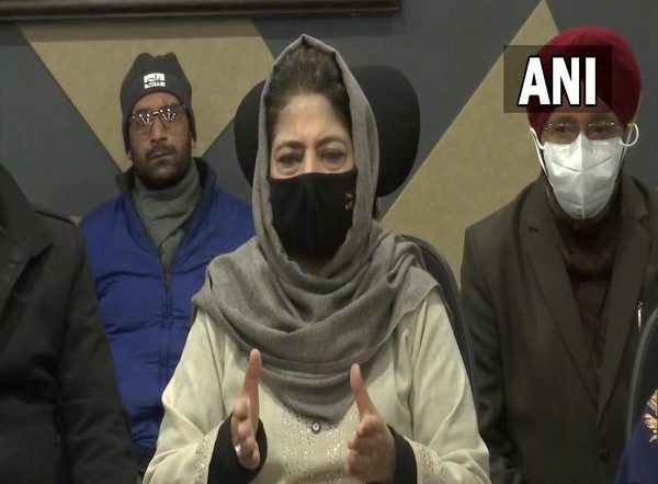 Hijab Row: BJP Wants to Erase All Symbols of Muslims Like Hijab, Says Mehbooba Mufti