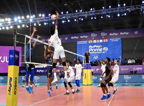 Sports News | PVL: Ahmedabad Defenders Set to Take on Hyderabad Black Hawks in SF-1