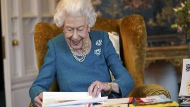 World News | British Queen Elizabeth II Wants Camilla to Be Known as Queen Consort when Charles Becomes King