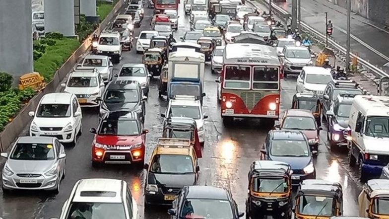 Mumbai Traffic Update: Traffic Jam Reported Along Pedder Road, Girgaon-Chowpatty Towards South Mumbai Due to Gathering of Protesters at Girgaon Band Stand