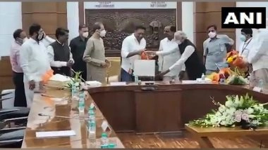 India News | Mumbai: KCR Meets Uddhav Thackeray to Unite Against BJP at National Level