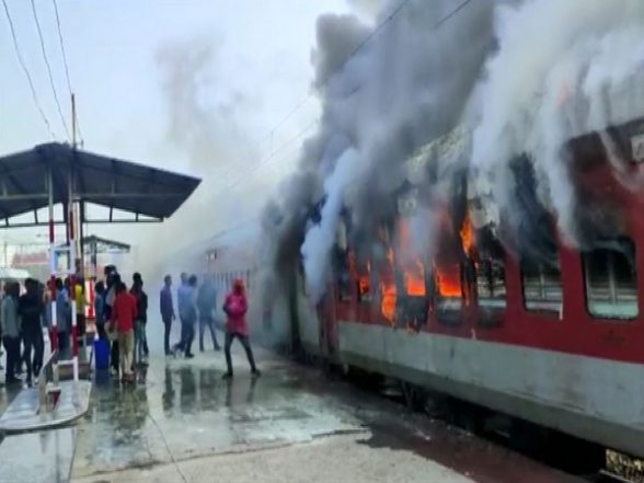 India News | Railways to Conduct High-level Inquiry into Train Fire Incident in Bihar's Madhubani - Vimarsana News
