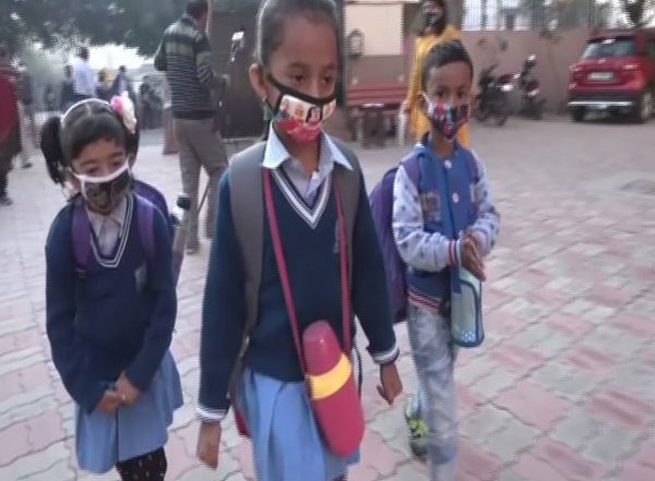 COVID-19: Sharing is No More Caring, Say Delhi Teachers to Students as Schools Reopen for Classes Nursery to Class 8