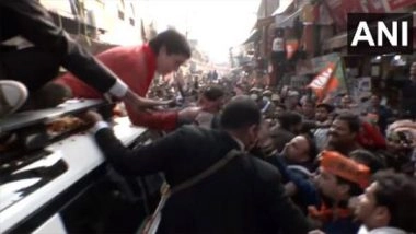 India News | Priyanka Gandhi Gives Copy of Congress Youth Manifesto to BJP Workers in Aligarh