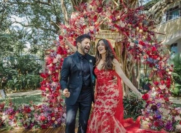 Entertainment News | Shibani Dandekar Edits Her Name on Social Media After Marriage with Farhan Akhtar