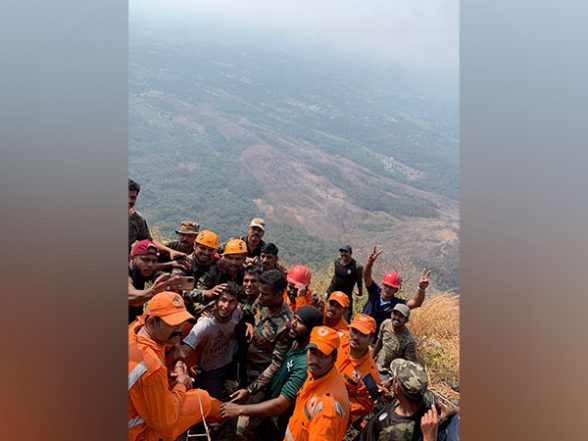 Kerala: Babu, 23-Year-Old Youth, Trapped on Steep Malampuzha Mountains in Palakkad, Rescued by Indian Army (Watch Video) - Vimarsana News