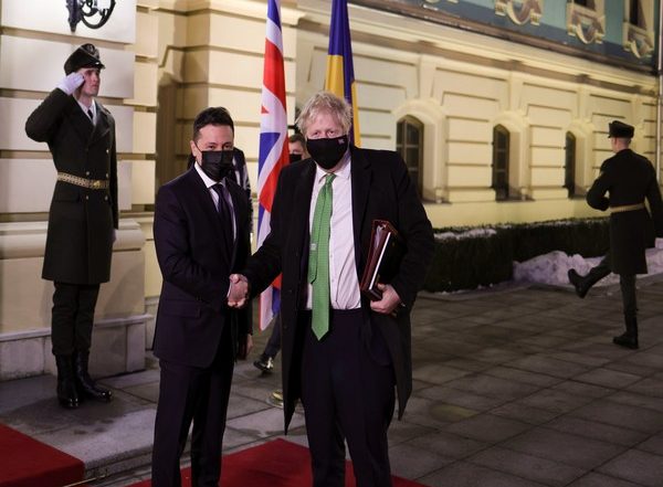 World News | Boris Johnson Meets Ukrainian President in Kyiv Amid Tensions Between Ukraine, Russia
