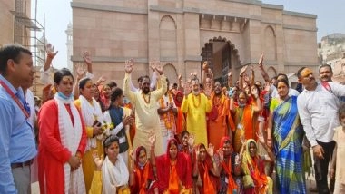 India News | RSS Leader Indresh Kumar Visits Kashi Vishwanath Temple Along with Dalits, Tribals