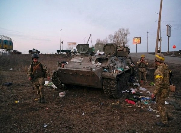 World News | Veteran Fox News Photojournalist Killed While Reporting in War-torn Ukraine