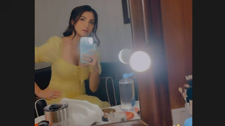 Anushka Sharma Treats Fans With a Mirror Selfie From Her Vanity Van As She Dresses Up for a Shoot! - Vimarsana News