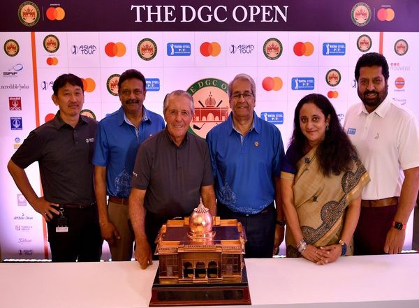 Sports News | Golf Legend Gary Player Unveils Trophy for The DGC Open