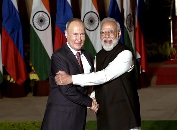 World News | PM Modi Spoke to Putin, Reviews Situation in Ukraine, Especially Kharkiv