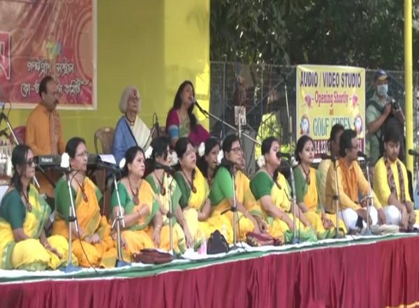 India News | West Bengal Celebrates Dol Utsav, Welcomes Spring Season