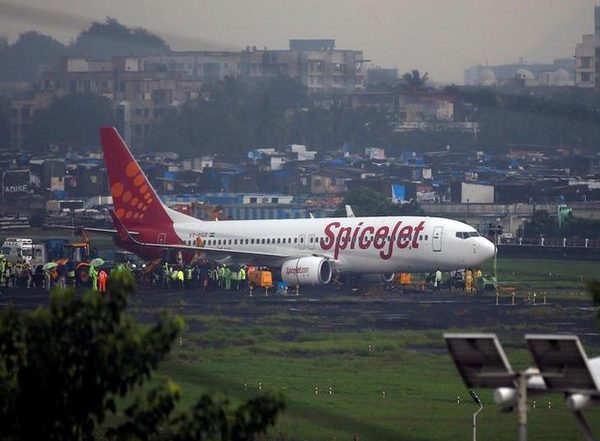 SpiceJet Plane Collides With Electric Pole at Delhi Airport; Probe Launched