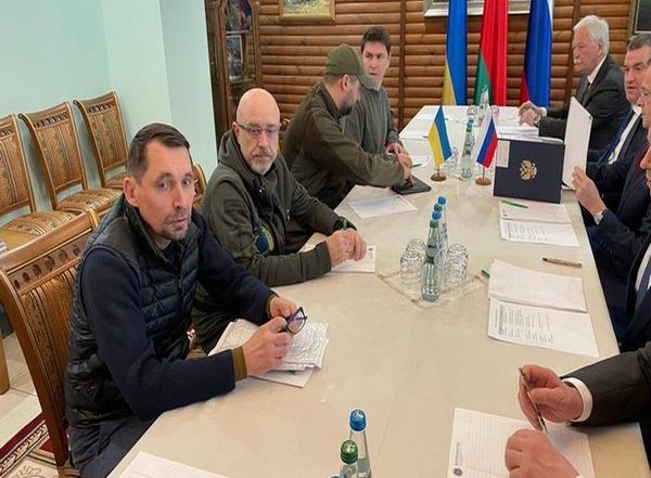 World News | Russia, Ukraine Agree to Organize Humanitarian Corridors