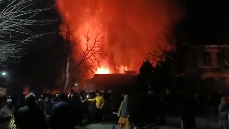 Massive Fire Breaks Out at Bone and Joint Hospital Barzulla in Srinagar (Watch Video)