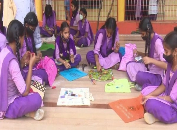 India News | Andhra Pradesh: Greater Visakhapatnam Municipal Corporation Creates Awareness About Usage of Cloth Bags